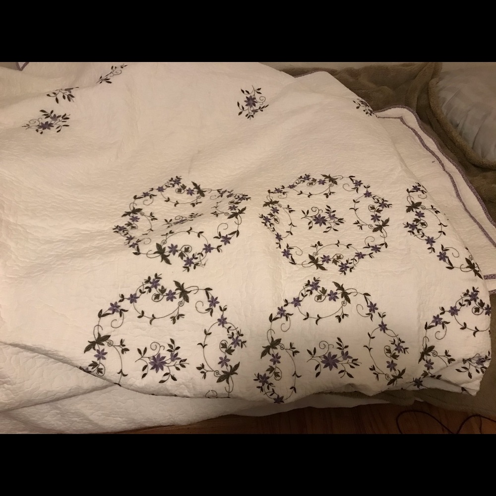 Bedding - Picture 3 of 3